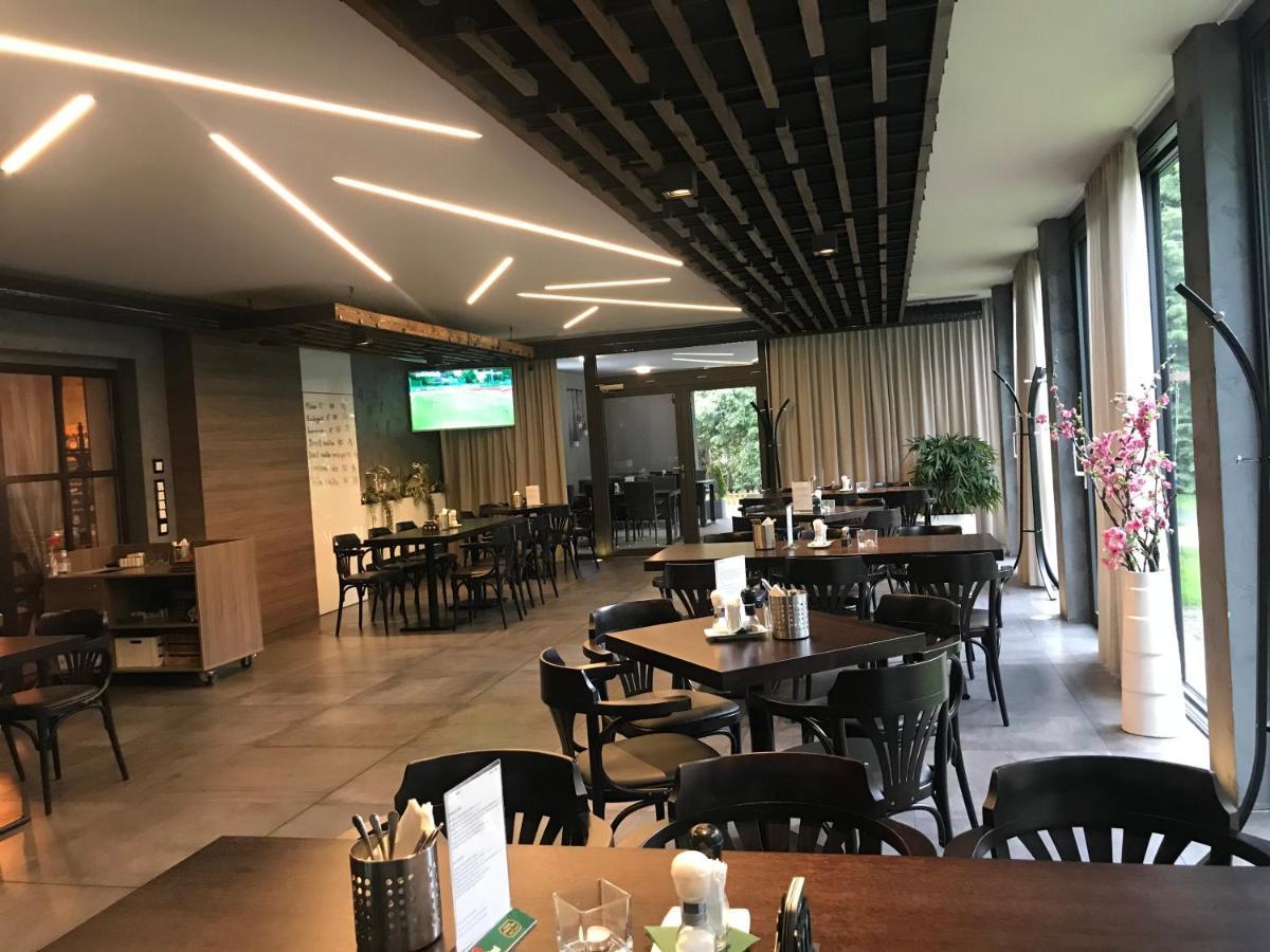 אולומוץ Restaurace A Penzion U Klasku מראה חיצוני תמונה